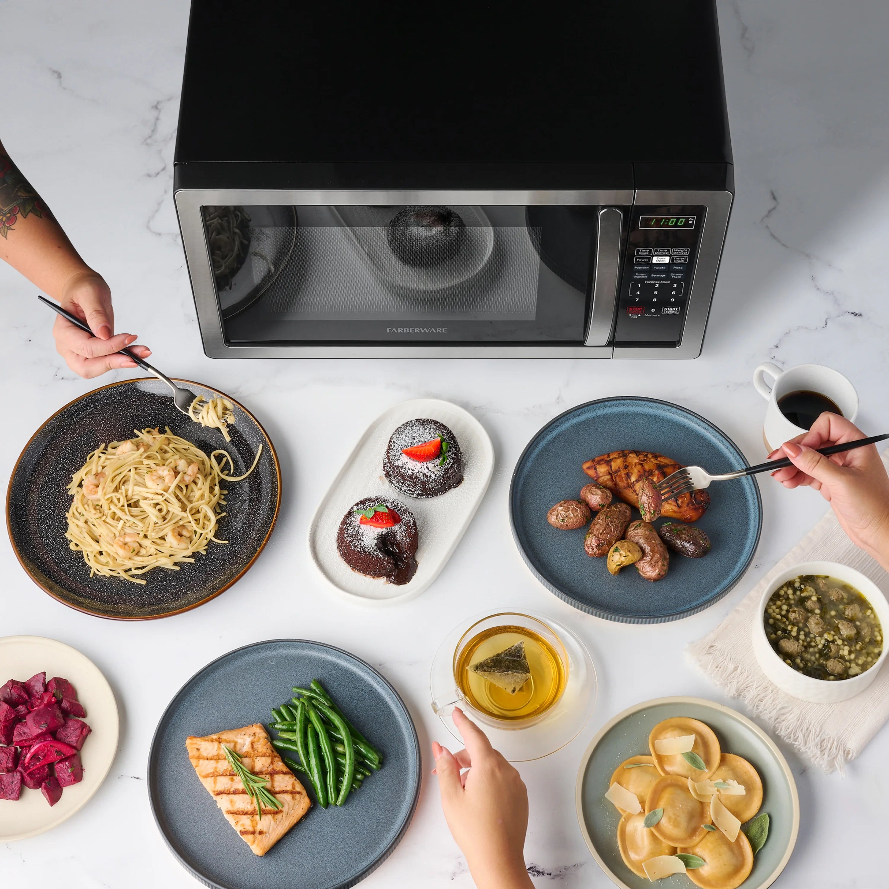 Farberware 1.1 Cu. Ft. 1000-Watt Compact Microwave Oven, Black