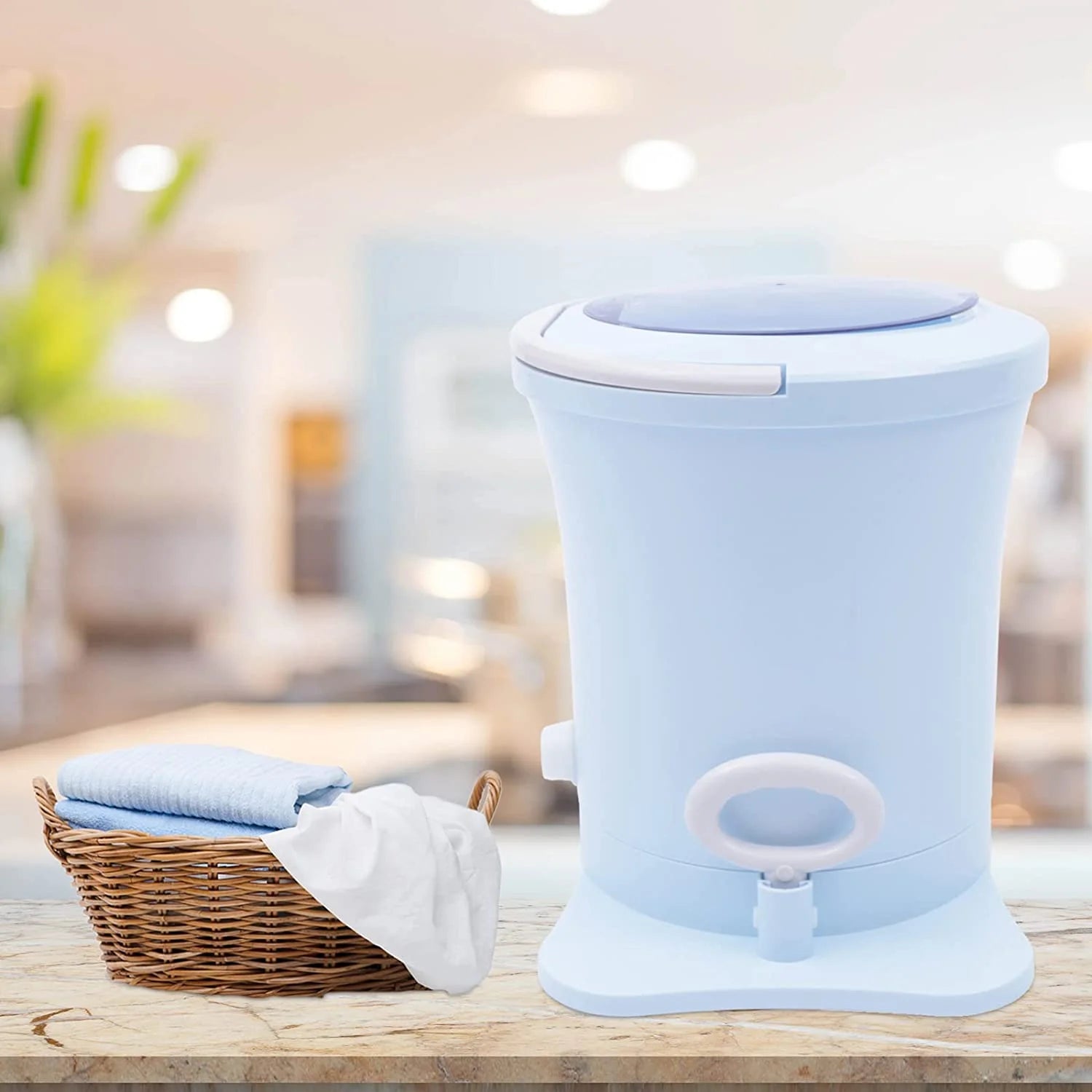Portable Compact Spin Dryer, Manually Pulling Rope Dryer, Blue Manual Dehydrator, Foot Pedal Type Electricity Free Dehydrator for Camping Apartments Traveling Home And Dormitory