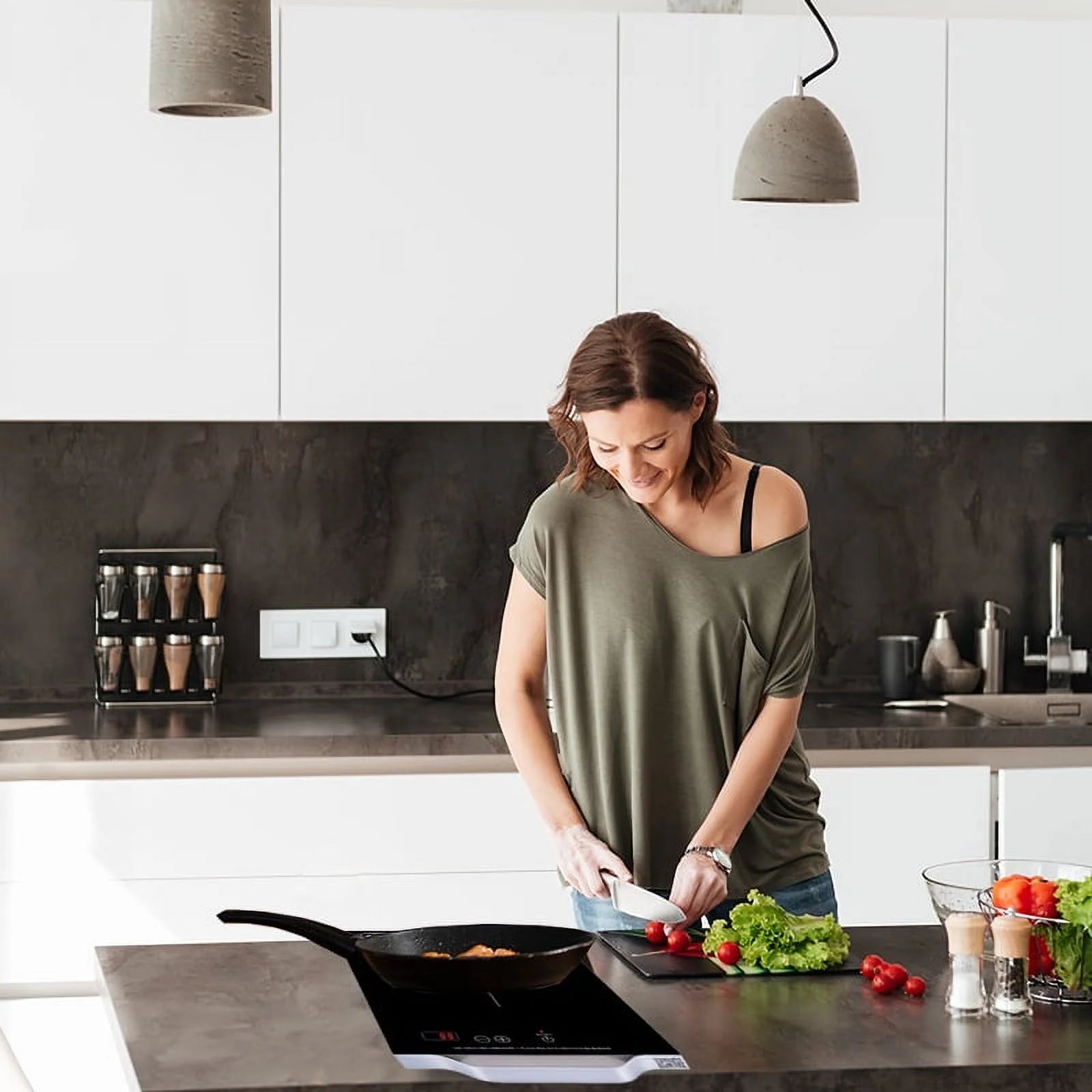 Equator 11inch Portable Single-Burner Induction Cooktop - with Handle in Black