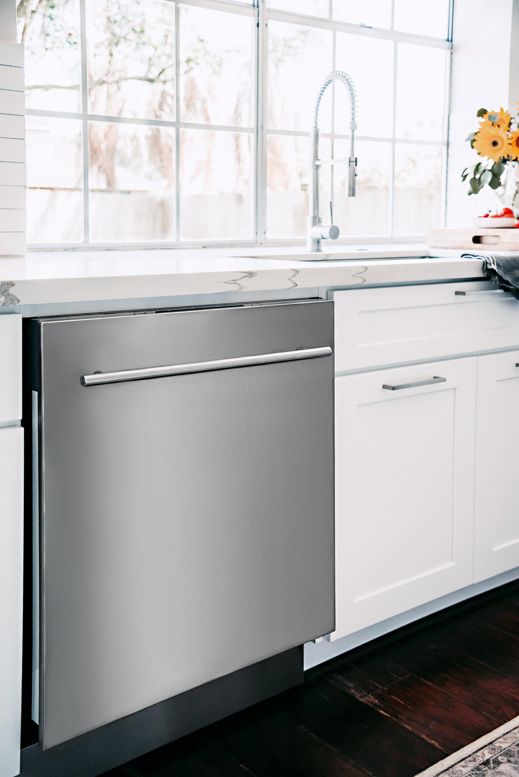 ZLINE 24 in. Top Control Dishwasher with Stainless Steel Tub and Modern Style Handle, 52dBa (DW-24)
