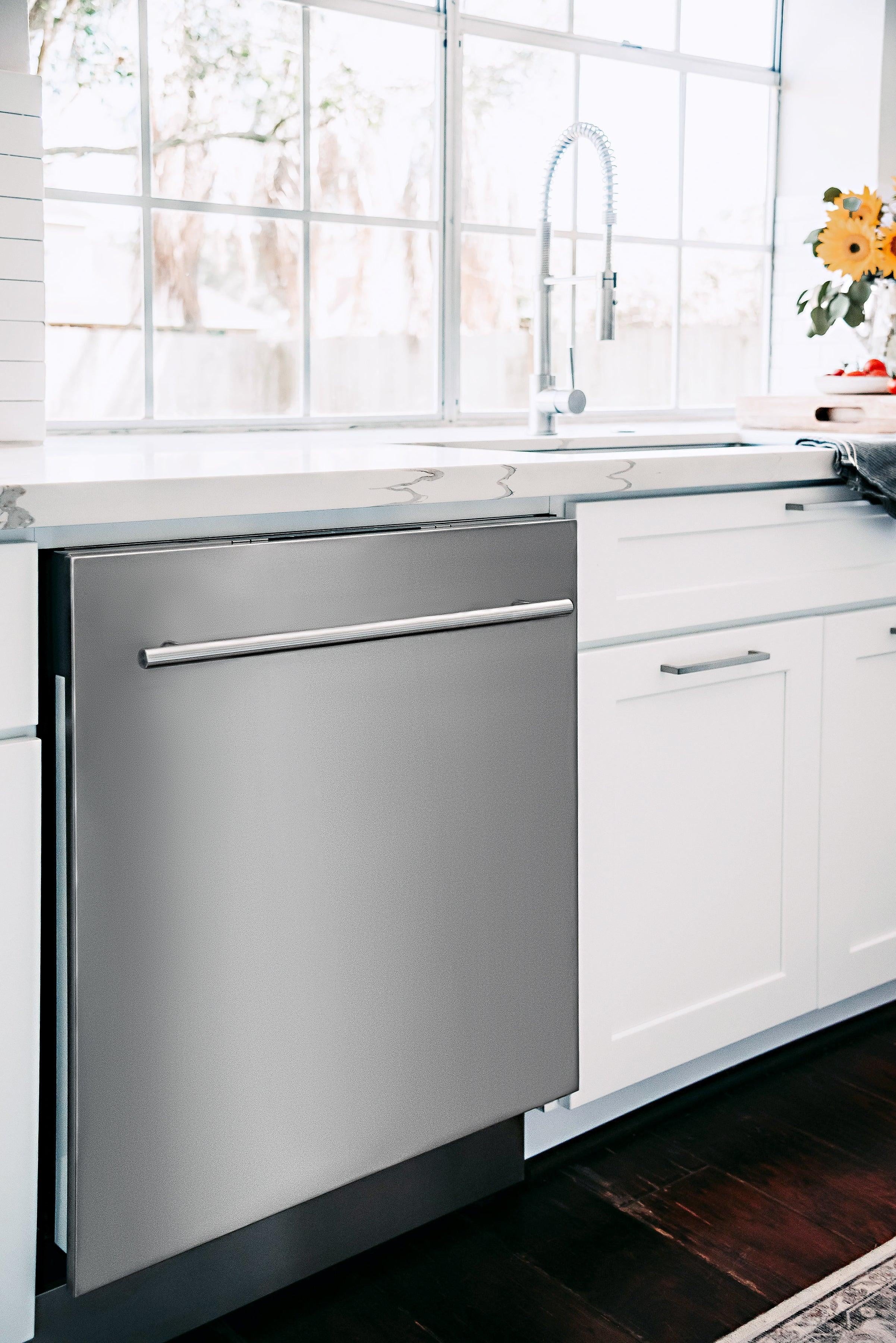 ZLINE 24 in. Top Control Dishwasher with Stainless Steel Tub and Modern Style Handle, 52dBa (DW-24)