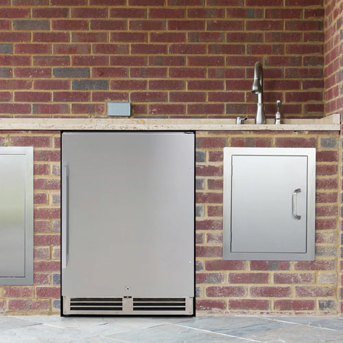 Avanti ELITE Series Commercial Outdoor Refrigerator, 5.4 cu. ft., in Stainless Steel (OR543U3S)