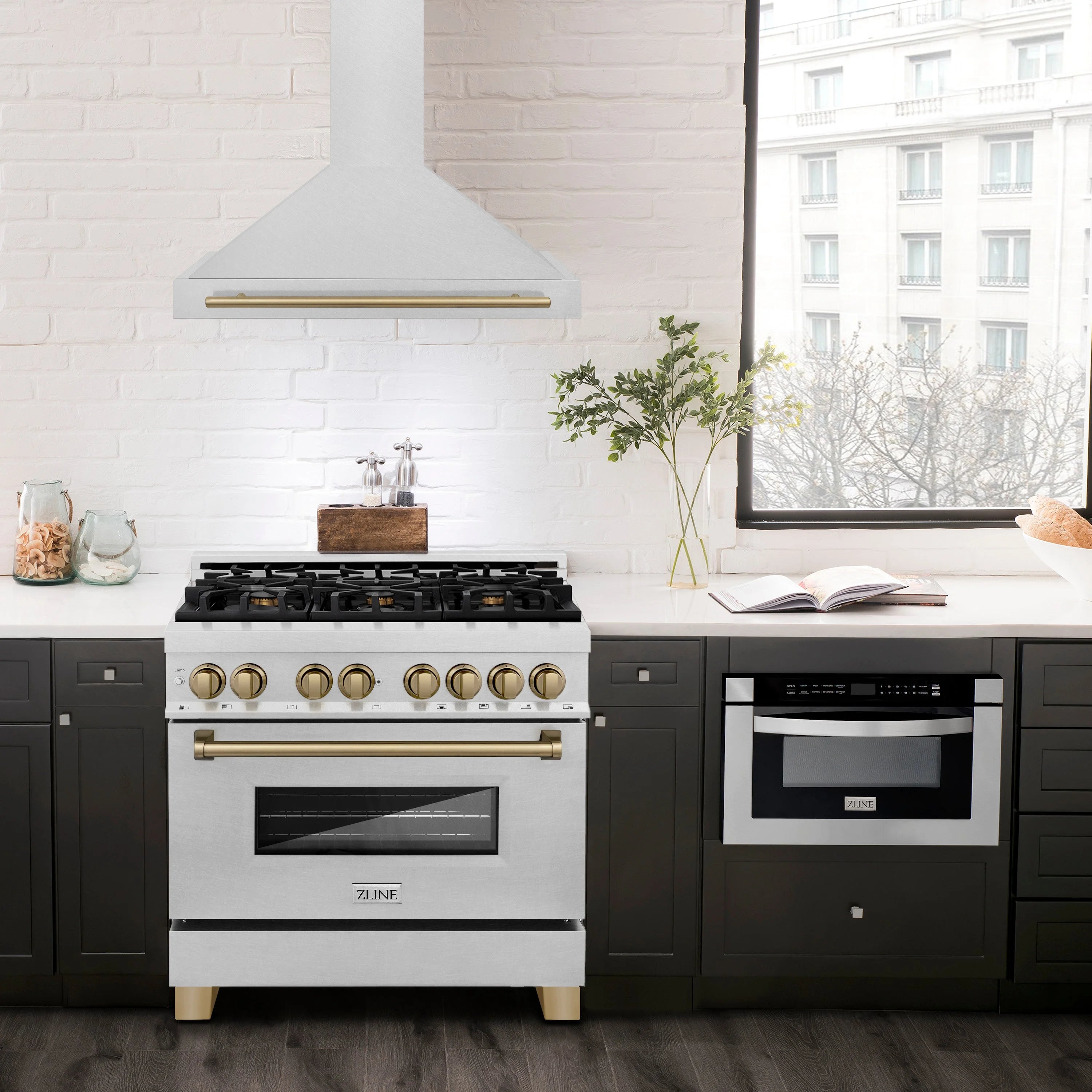 ZLINE 36 ZLINE Autograph Edition DuraSnow Stainless Steel Range Hood with DuraSnow and Gold Handle (KB4SNZ-36-G)