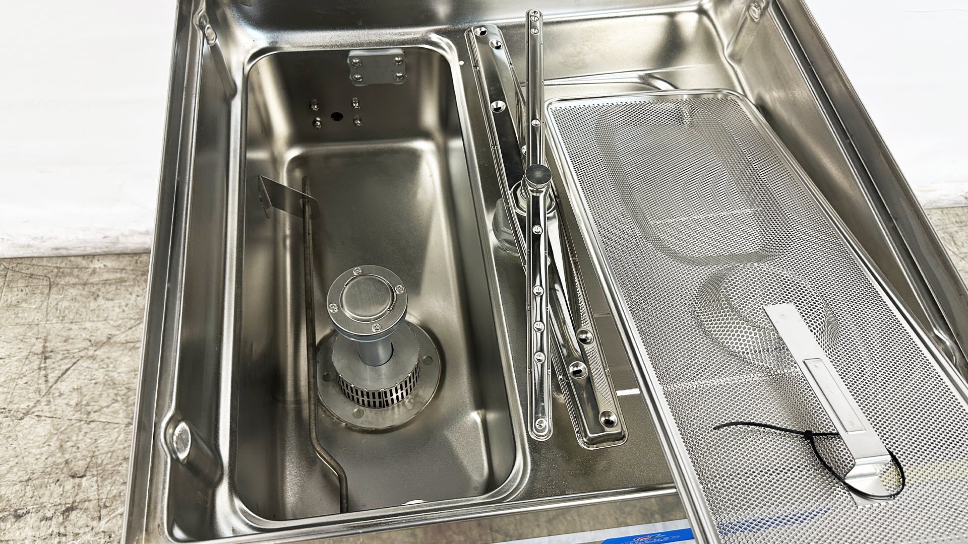 NSF 28 in. Single Rack Door Type Dishwasher, High Temp with Booster, 3-phrase 240V Freestanding Washer